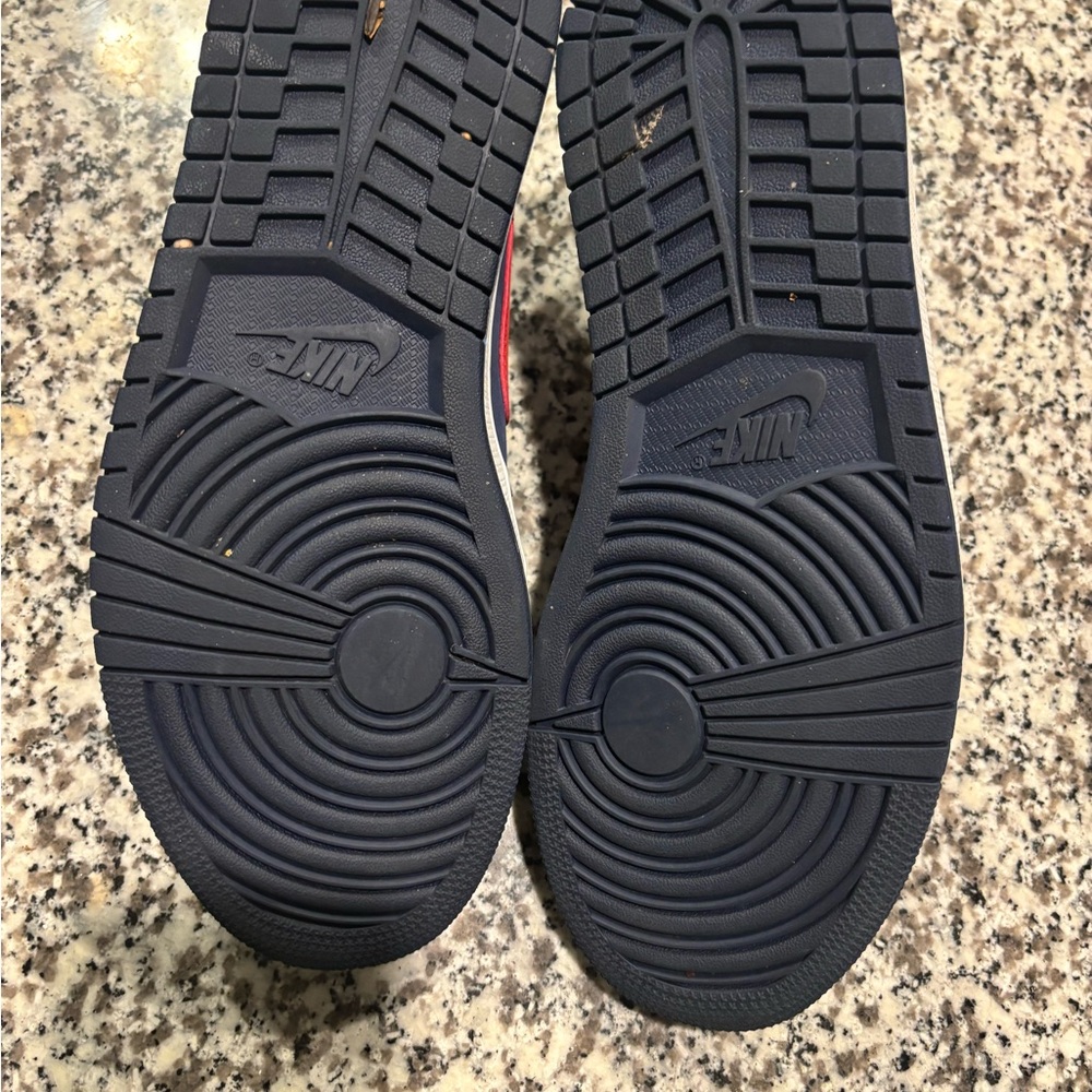 Jordan Sneakers Navy and Red - Picture 3 of 8